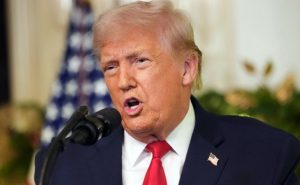 Donald Trump zapowiada szeroką ofensywę przeciwko Iranowi. „Mocno ich uderzamy”