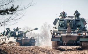 Polacy podzieleni w sprawie finansowania armii