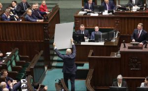 Awantura w Sejmie. Posłowie wykluczeni z obrad