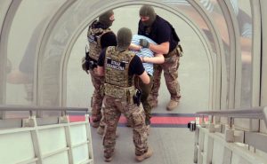 Akcja służb na lotnisku w Lublinie. Zamiast wakacji – komisariat