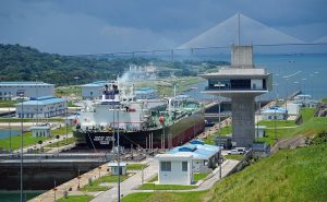 Ogromne zyski Kanału Panamskiego dzięki blokadzie cieśniny Ormuz