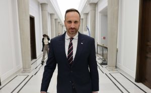 Janusz Kowalski odchodzi z PiS i uderza w partię