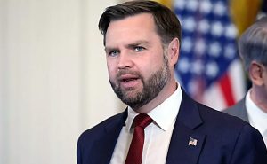 Vance przestrzega Iran, w tle negocjacje