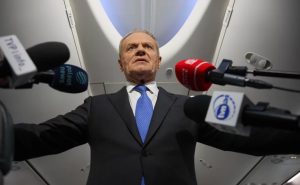 Tusk zapowiada „wysadzenie z siodła” Święczkowskiego