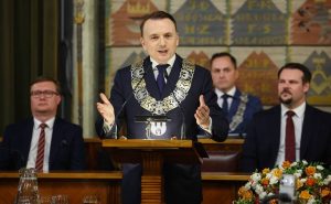 Nowy prezydent Krakowa spełnia wyborcze obietnice